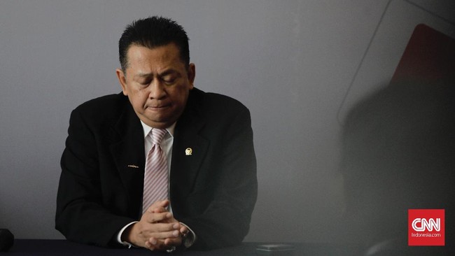 Ketua DPR Bambang Soesatyo meminta Kementerian Kesehatan mengkaji ulang penghapusan obat kanker usus dari daftar obat yang ditanggung BPJS Kesehatan