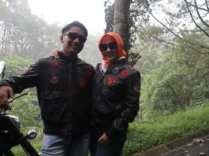 7 Foto Kedekatan Istri Ridwan Kamil dan Putra Sulungnya