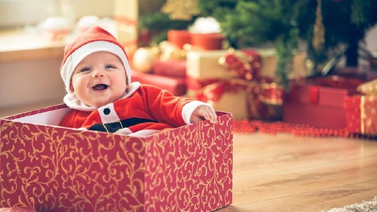 Bunda diprediksi melahirkan si kecil di bulan Desember? Berikut referensi nama-nama indah untuk bayi yang lahir di bulan musim dingin ini.