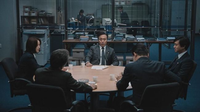 Pekan ini, film 'Default' masih bertahan di posisi puncak box office Korea Selatan di pekan kedua penayangannya di bioskop.