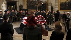 Washington Mengesampingkan Ego dalam Pemakaman Bush