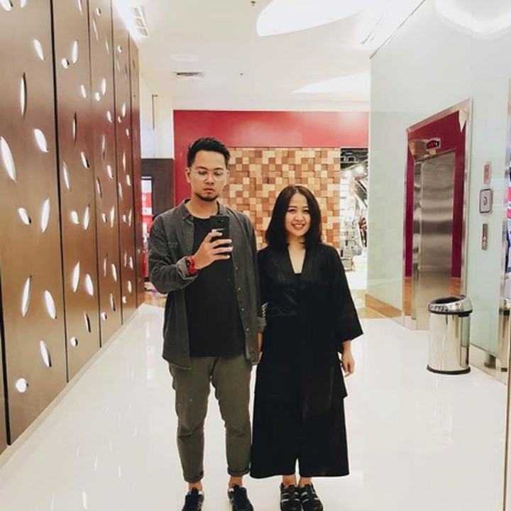 <p>Kompakan outfit pas kencan sama 'pacar' seperti Astrid? Seru juga lho. (Foto: Instagram/astridbasjar)</p>