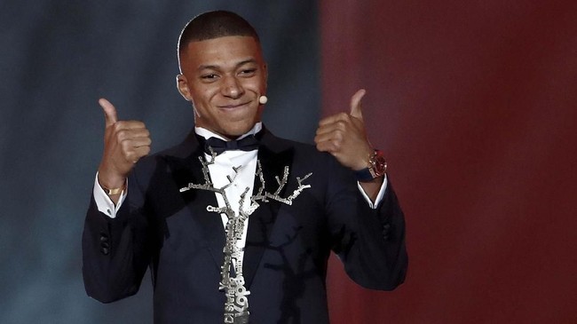 Bintang muda timnas Prancis, Kylian Mbappe jadi korban hoaks soal Lionel Messi dan ia langsung melakukan klarifikasi atas hal tersebut.