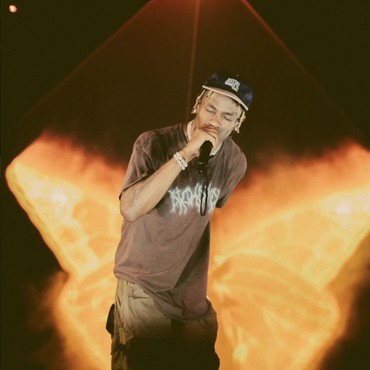 Ariana Grande Ucapkan Selamat ke Travis Scott