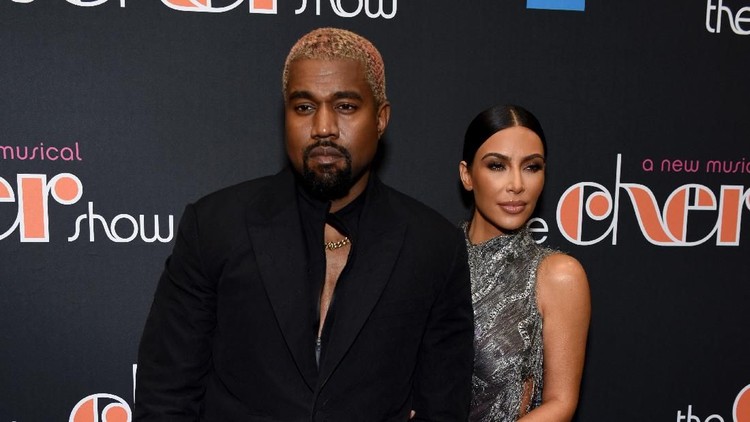 Kim Kardashian dan Kanye West tak sabar menanti anak keempat melalu ibu pengganti.