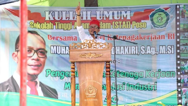 Menteri Ketenagakerjaan (Menaker) M Hanif Dhakiri meminta masyarakat Poso, Sulawesi Tengah menjaga persatuan dan kesatuan
