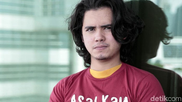 Aliando Syarief saat berkunjung ke kantor detikcom.