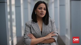 Angel Pieters, Cinta dan Album Perdana
