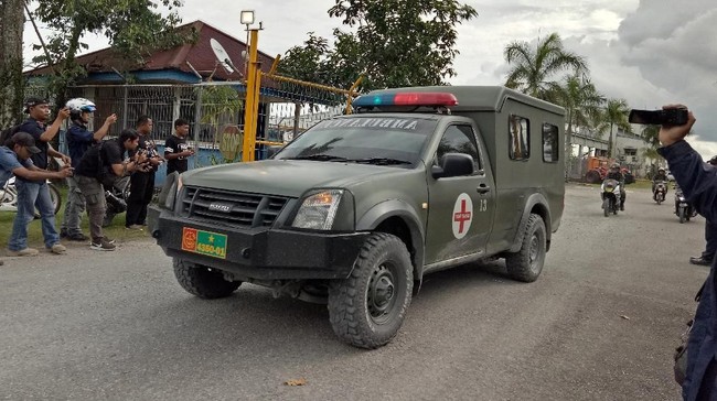 Polisi Klaim Anak Kecil Tertembak Dijadikan Tameng KKB Papua Meinus, bocah berusia enam tahun yang tertembak saat baku tembak aparat dengan KKB Papua, menurut polisi, dijadikan tameng hidup oleh KKB papua.