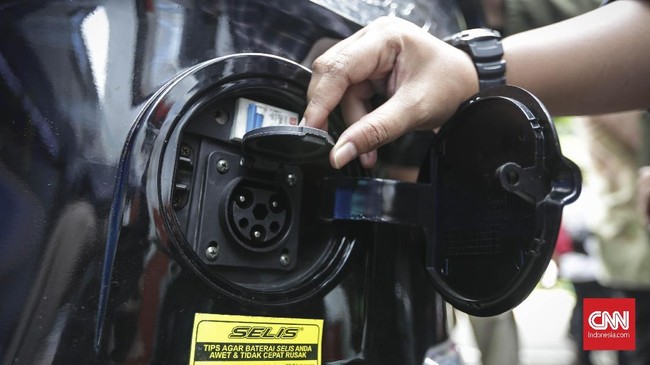 Penggunaan mobil listrik yang ramah lingkungan merupakan bagian dari masa depan Indonesia.