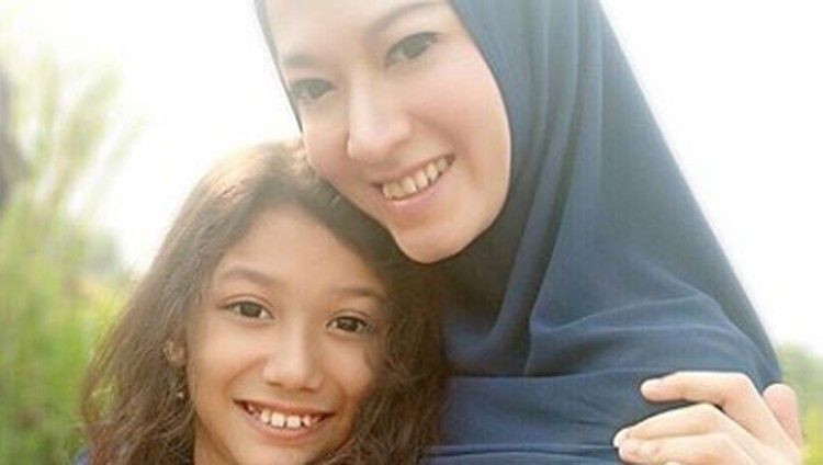 Lyra Virna dan Anak Lyra Virna dan anak