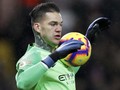 Duel di Bawah Mistar dalam Persaingan Man City dan Liverpool