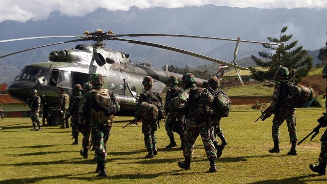 KKB yang melakukan pembakaran di Kiwirok, Pegunungan Bintang, diduga memakai senjata api yang didapat dari helikopter TNI yang jatuh pada 2019.