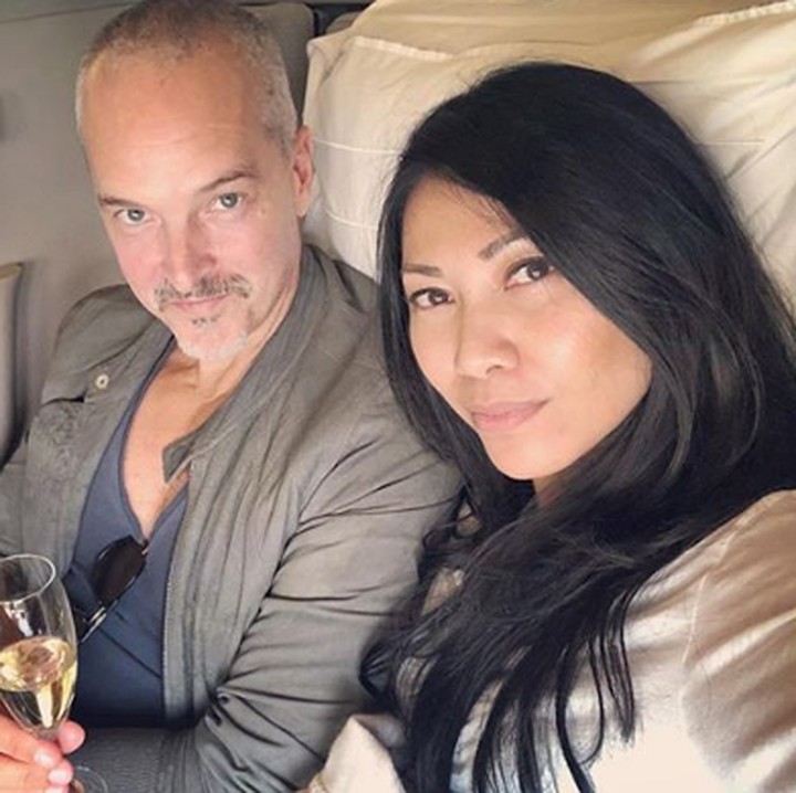 <p>Nampaknya, Anggun sering membagikan momen berdua dengan suaminya. Kali ini, mereka mau traveling kemana ya?(Foto: Instagram @anggun_cipta)</p>