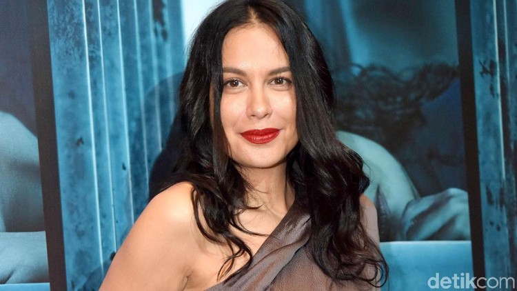 Sophia Latjuba Sophia Latjuba saat ditemui di kawasan Cikini.