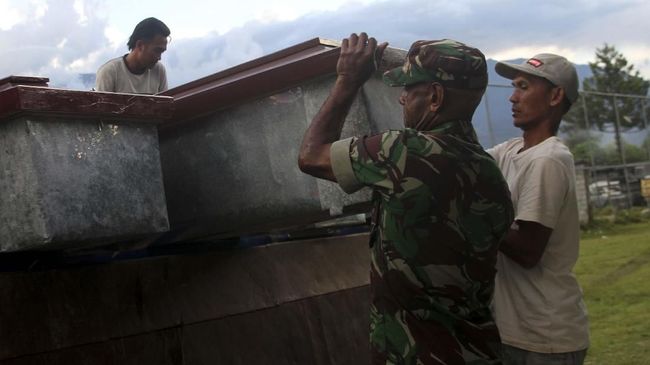 Pentolan KKB Pecatan TNI, Senaf Soll Tewas di RS Bhayangkara Eks anggota TNI AD yang membelot ke KKB, Senaf Soll, meninggal dunia di RS Bhayangkara Jayapura, Papua, Minggu (26/9) malam.