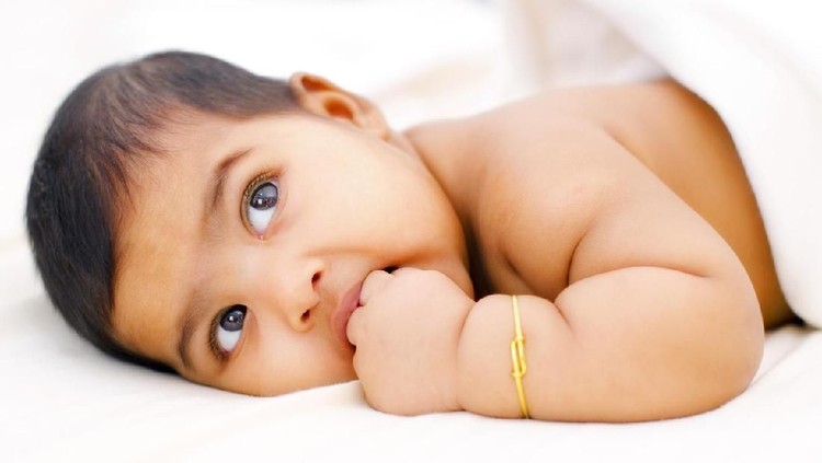 20 Nama Bayi Laki-laki Terinspirasi dari Personel Band Bunda dan Ayah tertarik memberi nama si kecil seperti penyanyi favorit? Simak yuk, musisi yang memiliki nama bagus dan menginspirasi.