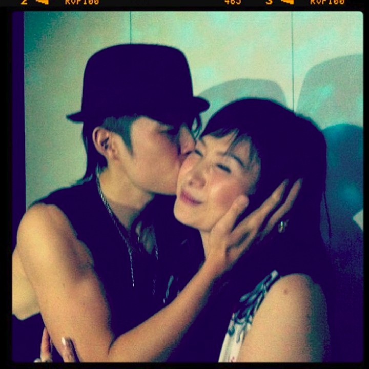 <p>Wah, Vannes Wu sayang banget ya dengan sang Bunda. (Foto: Instagram/vanneswu)</p>