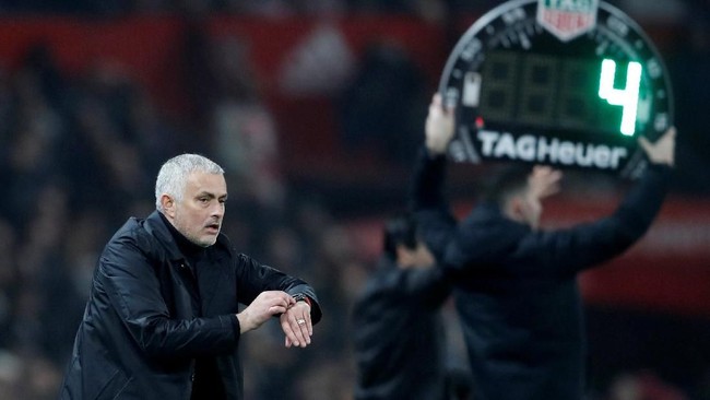 Manchester United ditahan imbang Arsenal 2-2, Jose Mourinho sempat menyindir para pemain Setan Merah yang dinilai malas.
