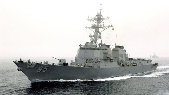 Amerika Serikat mengerahkan kapal perang penghancurnya, USS McCampbell, ke suatu wilayah di dekat Laut Jepang yang disengketakan Rusia, Peter the Great Bay.