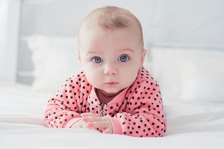 Memilih nama untuk bayi perempuan kadang bingung karena terlalu banyak pilihan. Tapi boleh dong, Bunda simak 25 nama bayi perempuan dari Kanada.