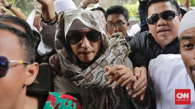 Video Bahar bin Smith tengah berceramah yang dihadiri jamaahnya usai bebas dari penjara viral di media sosial.