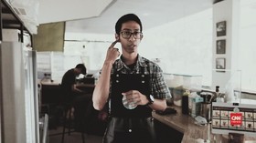 Mimpi Besar Erwin, Barista Tuli Pertama di Jakarta
