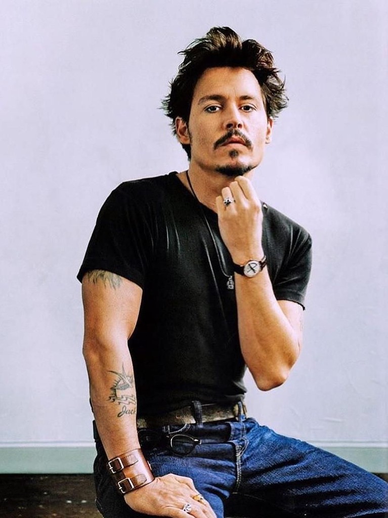 Bekerja sebagai publik figur tak menjamin seseorang memiliki kebiasan yang baik. Seperti enam artis hollywood ini yang punya kebiasaan buruk.