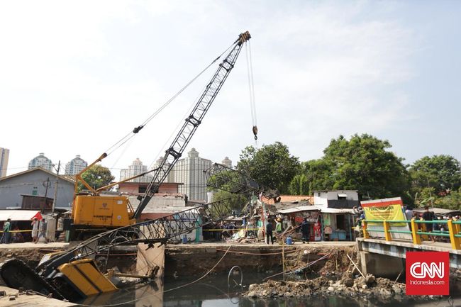Kronologi Jatuhnya Crane Timpa Rumah Warga Versi Dinas SDA Kronologi Jatuhnya Crane Timpa Rumah Warga Versi Dinas SDA