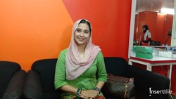 Bangganya Ayu Azhari Saat Baju Rancangan Anaknya Dipamerkan di IFW