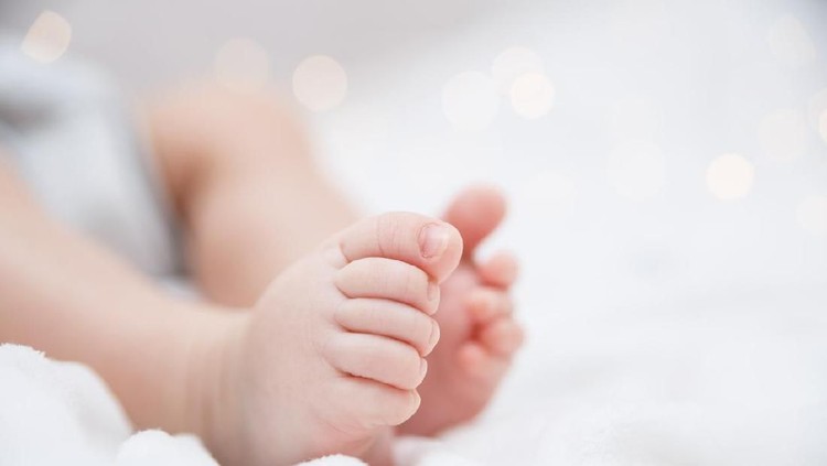 Membeli pakaian bayi tak semudah membeli pakaian orang dewasa. Ada beberapa hal yang perlu diperhatikan.