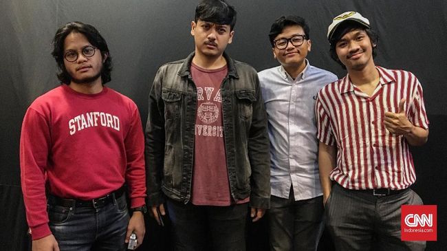 Perbedaan genre tak menghalangi Polka Wars dan The Panturas menjalani tur bersama ke enam kota di Jawa dan Bali.