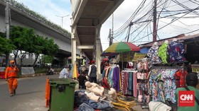 Ratusan PKL Tanah Abang Bentrok dengan Satpol PP