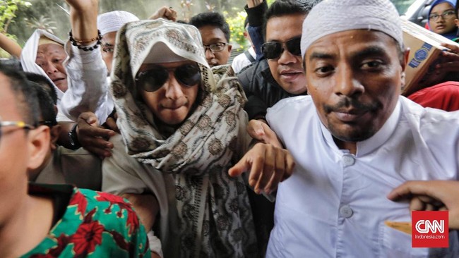 Kuasa hukum sayangkan perlakuan berbeda polisi dalam kasus pendukung Jokowi seperti Ade Armando, Victor Laiskodat, Abu Janda, dan Sukmawati Soekarnoputri.