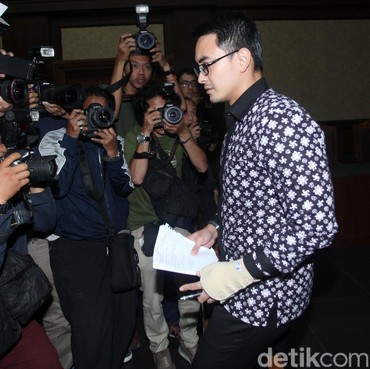 Reaksi Pilu Zumi Zola Kala Ditanya Apakah Anak Tahu Kondisinya di Penjara