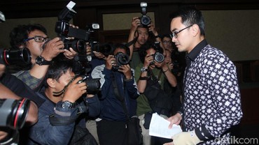 Reaksi Pilu Zumi Zola Kala Ditanya Apakah Anak Tahu Kondisinya di Penjara