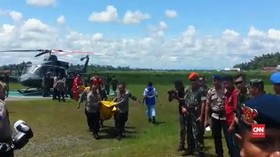 VIDEO: TNI Evakuasi Korban Penembakan Papua