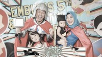 Uniknya Ekspresi Keluarga Omesh saat Foto Bersama