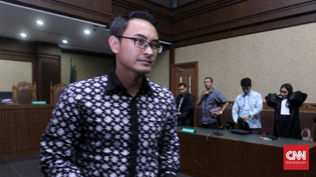 Sejauh ini total 60 narapidana dan tiga petugas di Lapas Sukamiskin yang positif virus corona. Dua di antaranya telah dinyatakan sembuh.