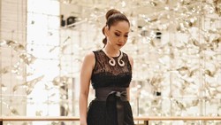 Ramaikan HUT Transmedia, 7 Gaya 'Hot Mom' Bunga Citra Lestari