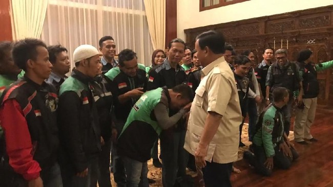 Juru Bicara Forum Gabungan Ojek Online Indonesia Zulifkar mengatakan pihaknya juga menyampaikan permasalahan yang selama ini dihadapi pengemudi ojek online.