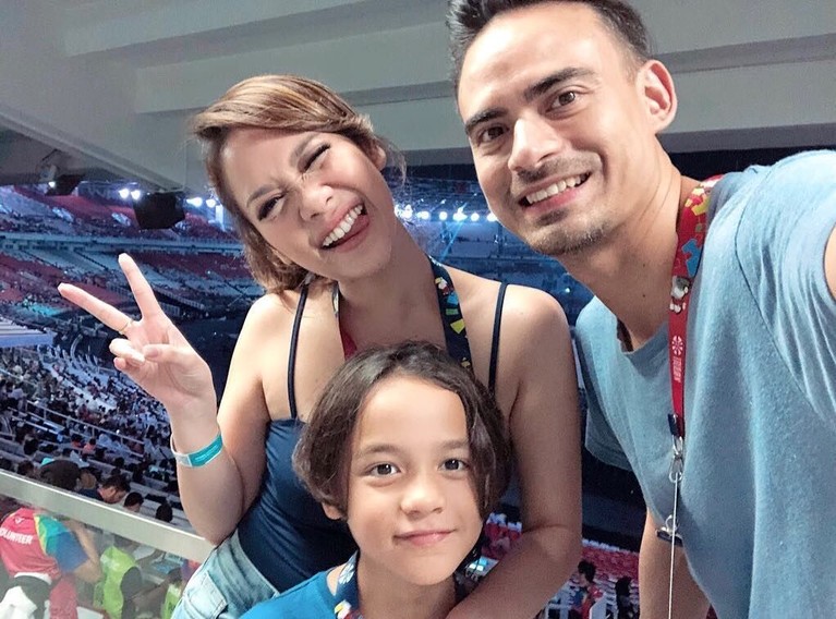Intip tujuh gaya hot mom, Bunga Citra Lestari, yang ikut meramaikan HUT Transmedia.