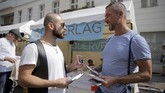 FOTO: Gemulai Imigran Suriah di Kelab Gay Tertua Jerman Haidar Darwish adalah salah satu pengungsi akibat perang Suriah yang bermukim di Jerman. Dia mengadu nasib menari di kelab malam gay Jerman.
