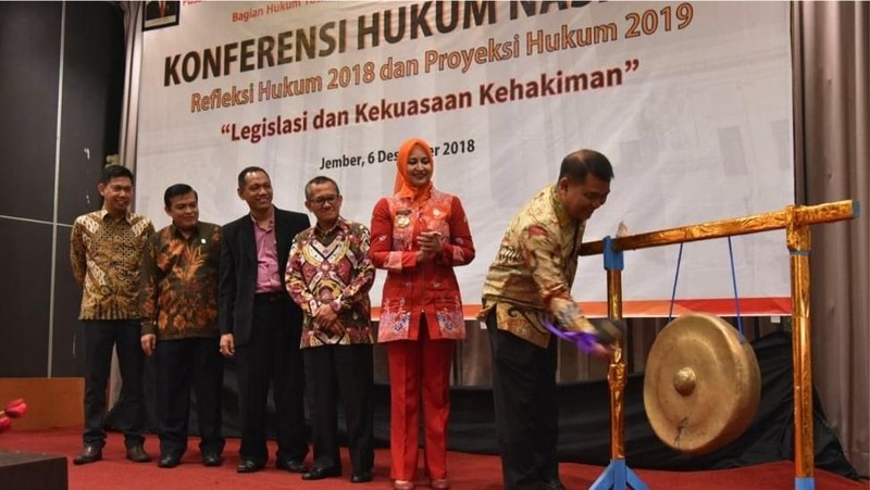 Puskapsi Fakultas Hukum Universitas Jember menyelenggarakan Konferensi Hukum Nasional: Refleksi Hukum 2018 dan Proyeksi Hukum 2019.