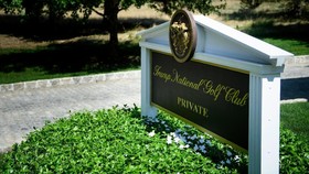 Klub Golf Trump Dilaporkan Pekerjakan Imigran Ilegal