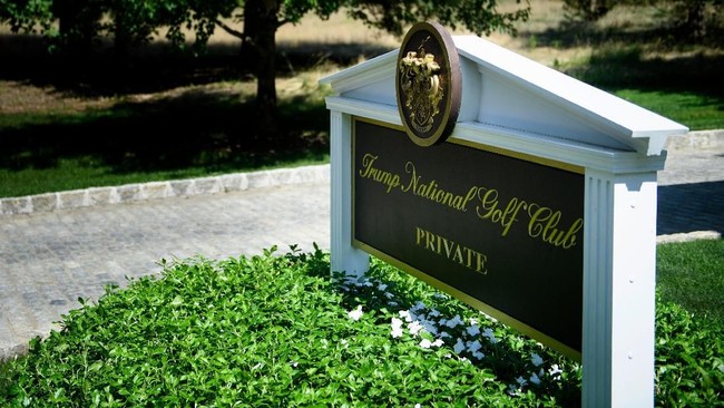 Klub golf mewah milik Presiden Donald Trump di New Jersey, Amerika Serikat, dilaporkan mempekerjakan imigran ilegal.