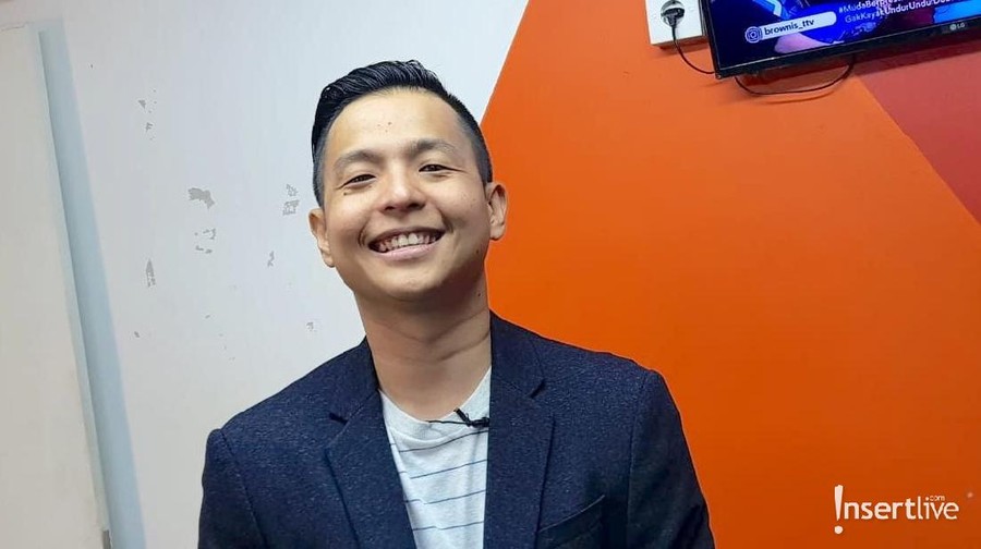 Ernest Prakasa Raditya Dika, Ernest Prakasa, dan Bayu Skak tidak hanya hadir sebagai seorang aktor. Namun juga menjadi penulis naskah sekaligus sutradara