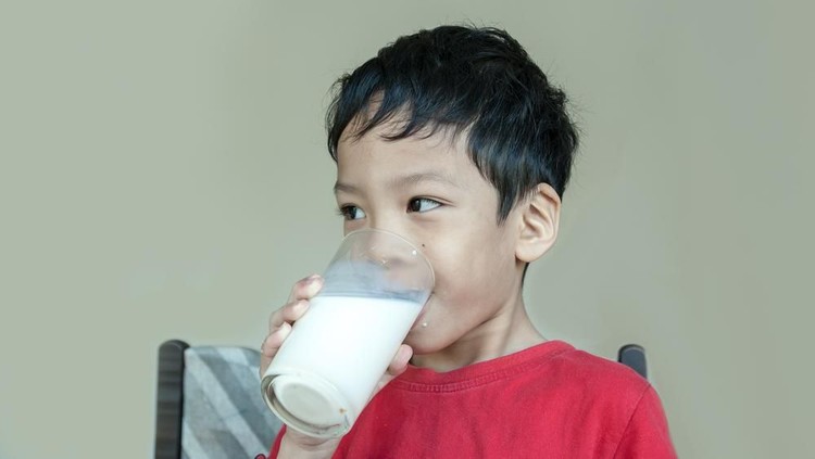 Laktoferin sangat penting dikonsumsi si kecil karena memiliki banyak fungsi dalam proses pembentukan daya tahan tubuh.
