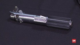 VIDEO: Lightsaber Pertama 'Star Wars' Dilelang