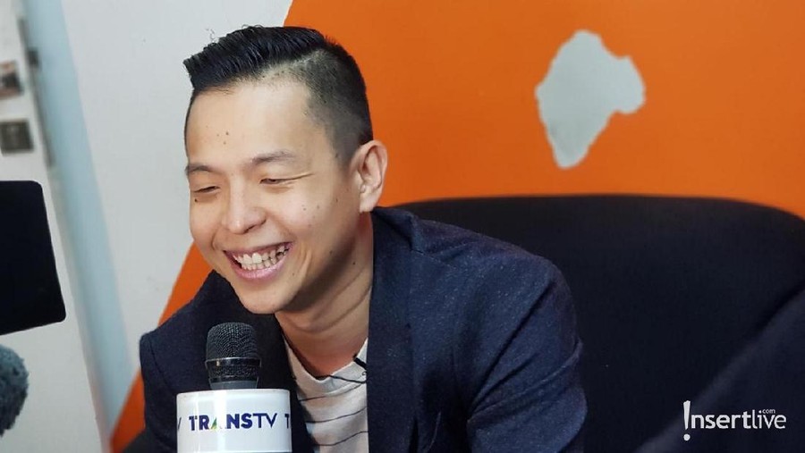 Ernest Prakasa jadi pembahasan hangat di Twitter karena dituding sebar hoax.